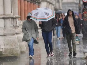 英国气象局发布恐怖琥珀天气警报后，洪水地图上有85个警报